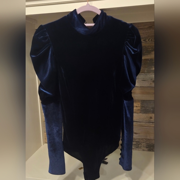 Misa Los Angeles Elegant Blue Velvet Fitted Ruched Bodysuit W/ Puffed Shoulders - Picture 6 of 11